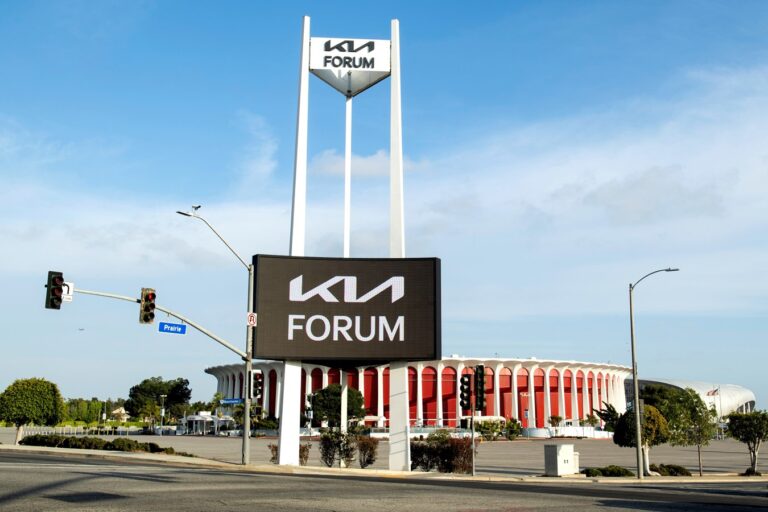 Kia Forum Entrance